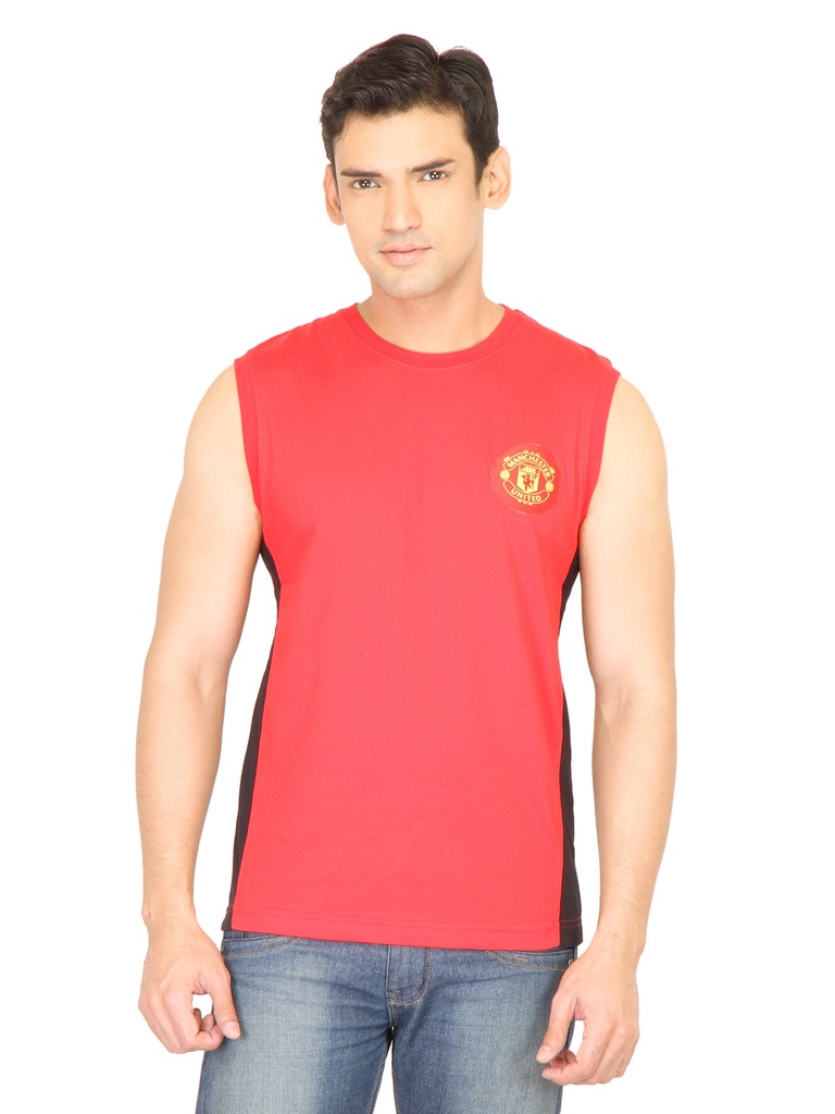 Manchester United Men's Solid Red T-shirt - Casual Fan Style